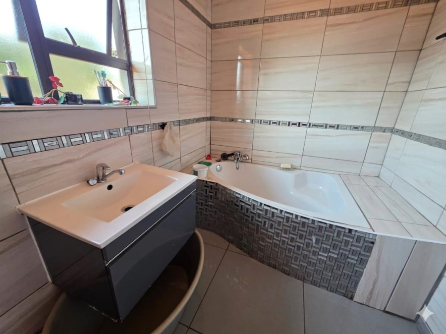 3 Bedroom Property for Sale in Beaconsfield Northern Cape